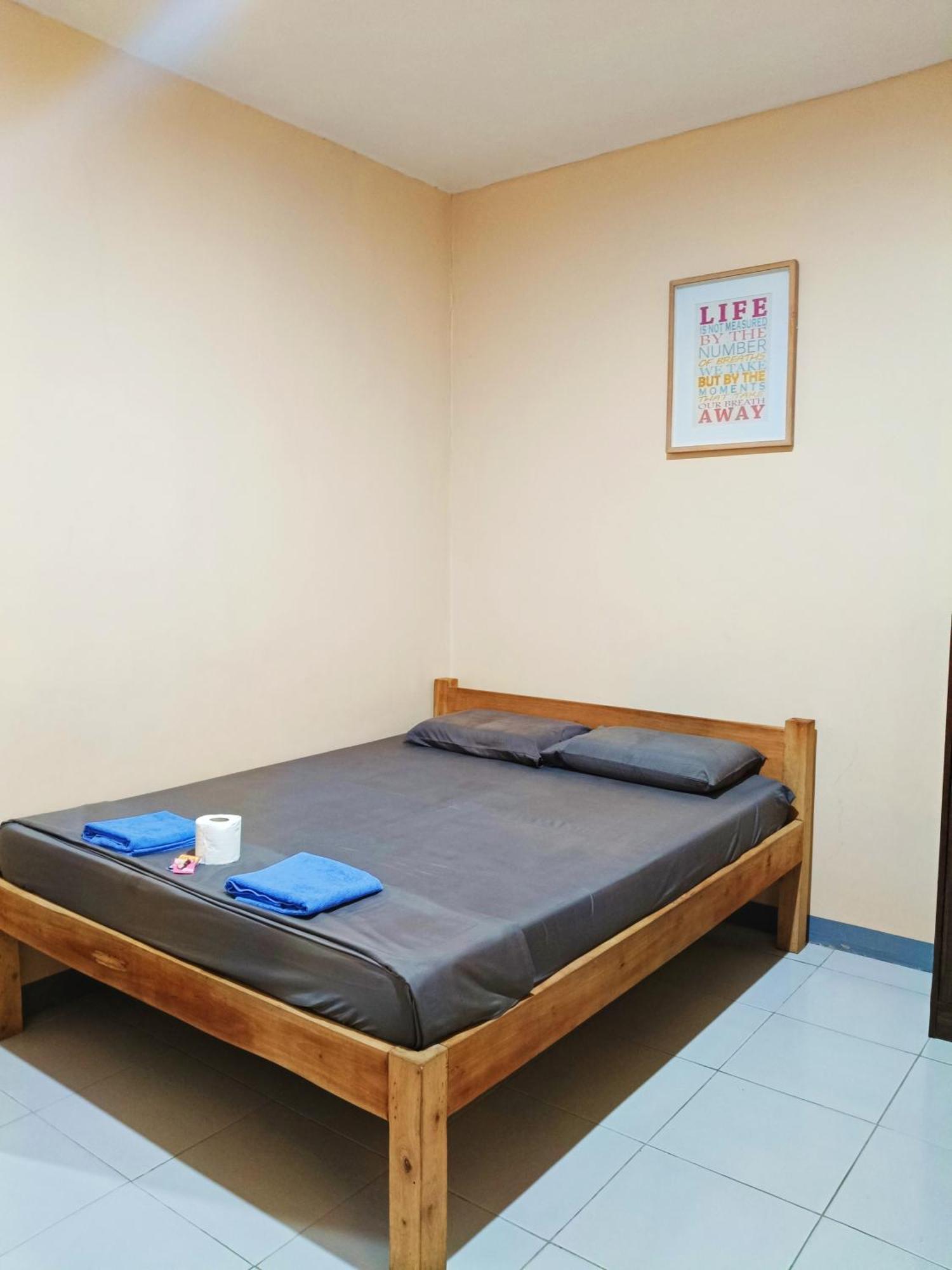James Homestay Siquijor Room photo